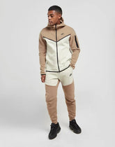 Chandal Nike Tech Fleece crema